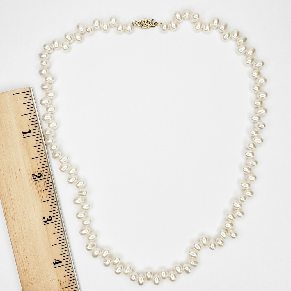 Single Strand Cultured Pearl Necklace 14 KT Yellow Gold Clasp 17.5 Inches Long - Picture 6 of 6